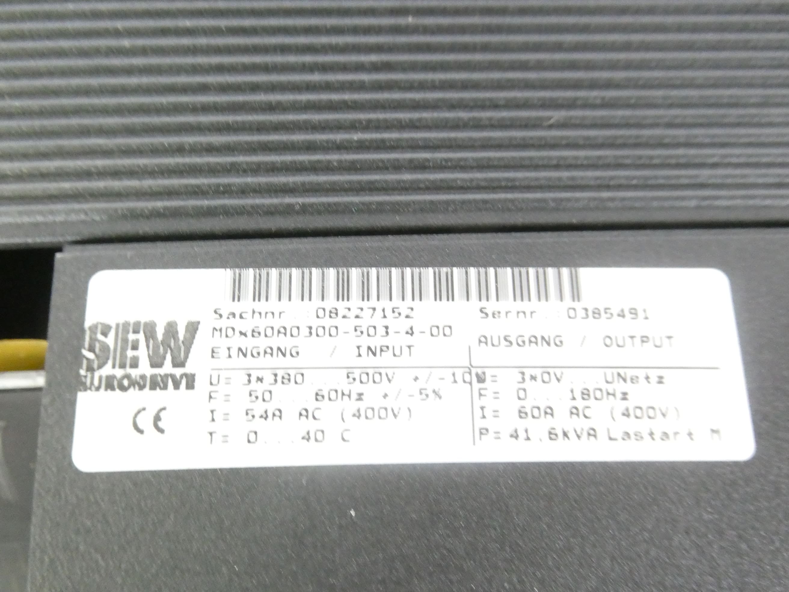 Gehäuse beschädigt: SEW MDx60A0300-503-4-00 EURODRIVE FREQUENZUMRICHTER + MC07B0300-5A3-4-00 STEUERKOPF