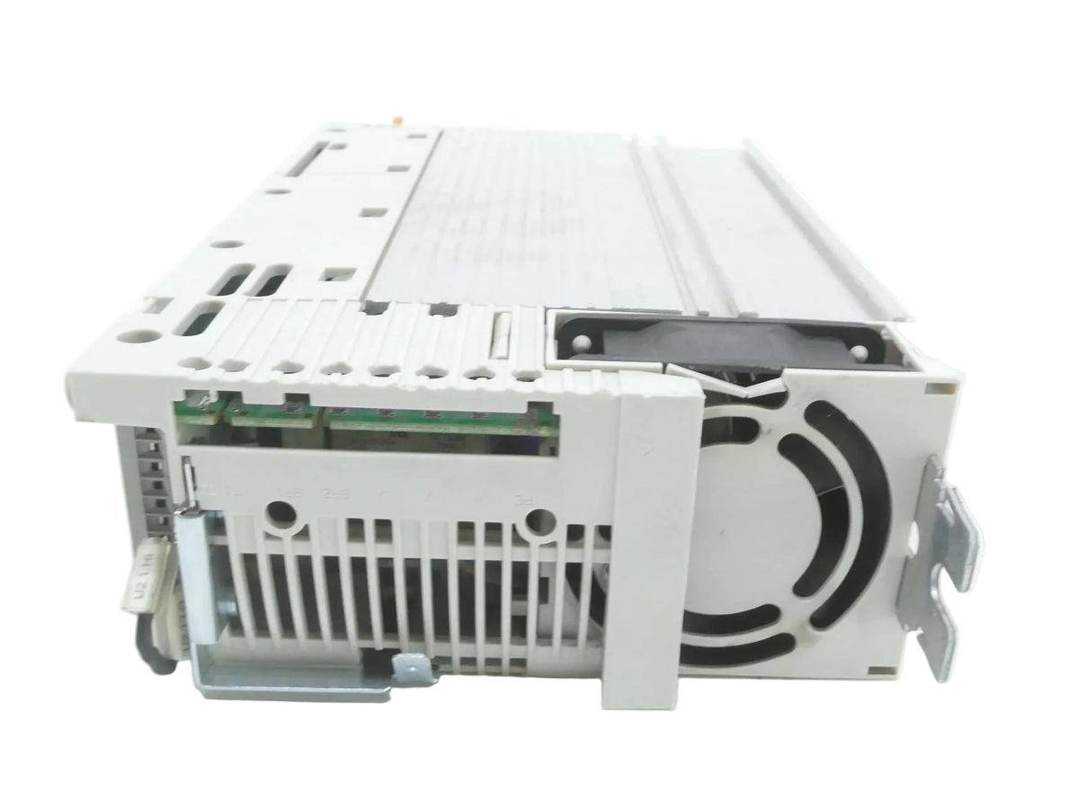 Lenze 13142439 Frequenzumrichter E82EV152_4C