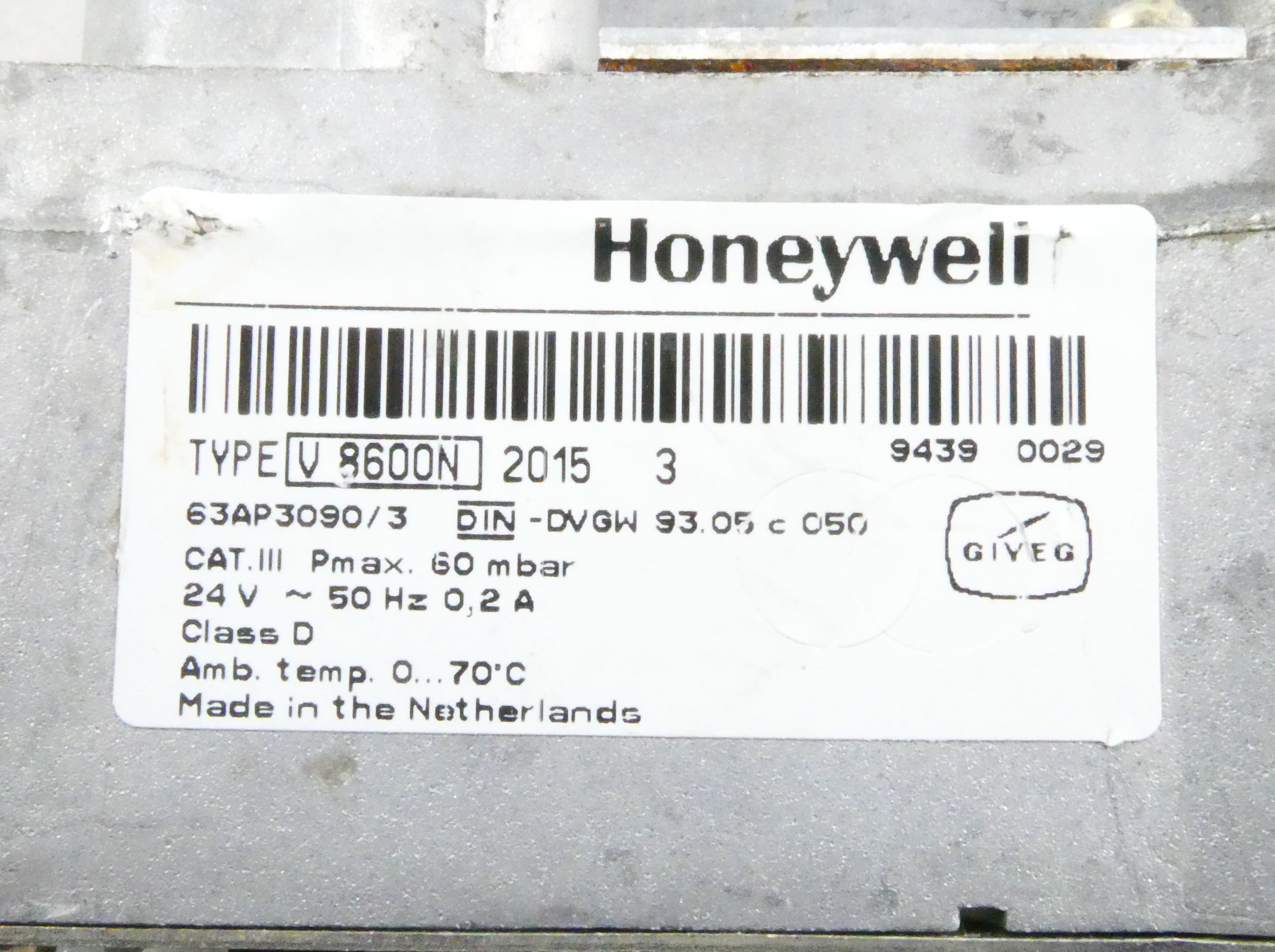 TRADELINE V8600C1053 HONEYWELL V8600C 2015 3 GASREGELARMATUR *USED